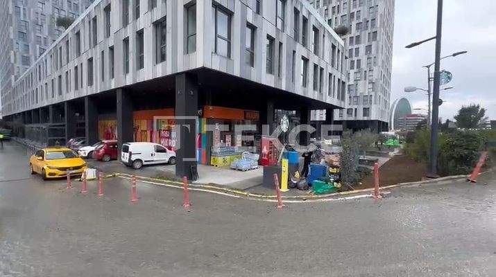 Shop for Sale in İstanbul with Migros Market Tenant