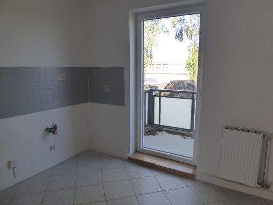 Küche mit Blick zum Balkon