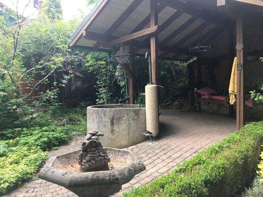 Schaukelhaus mit Außendusche