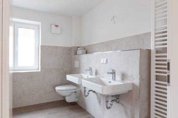 Badezimmer groß Bild 1.jpg