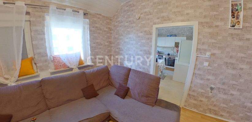 Wohnzimmer (2. OG links)