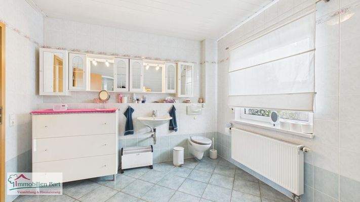 großes Tageslichtbad