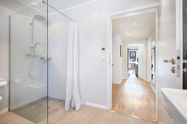 Bad mit separater Dusche