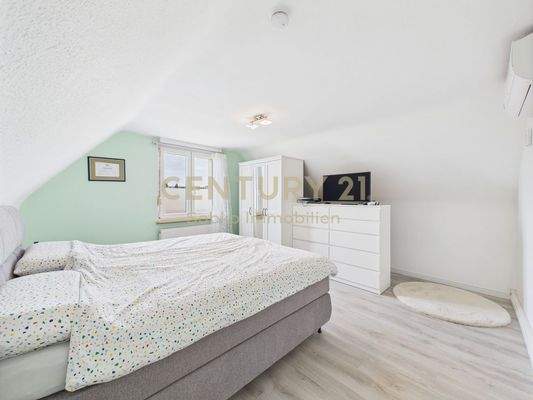 Klimatisiertes Schlafzimmer DG