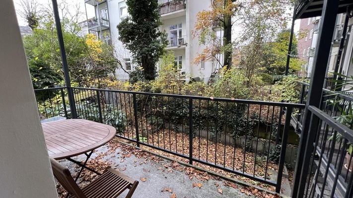 großer Balkon