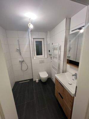 Modernes Badezimmer