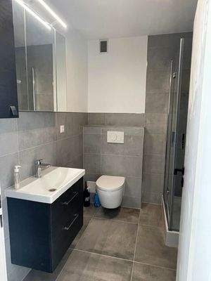 modernes Badezimmer