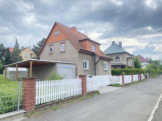 mit Garage und Carport