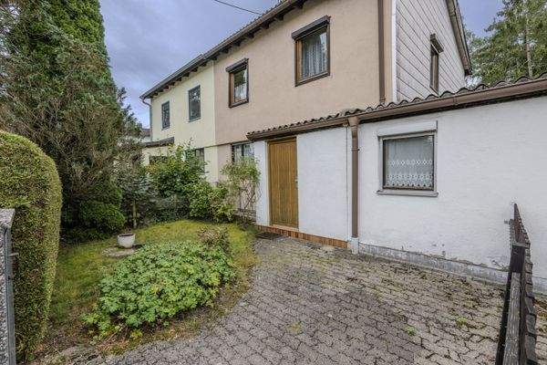 Hauseingang und Anbau