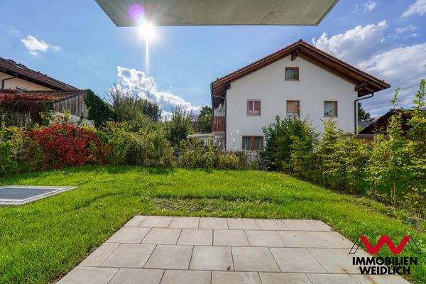 Terrasse mit Blick in den Garten