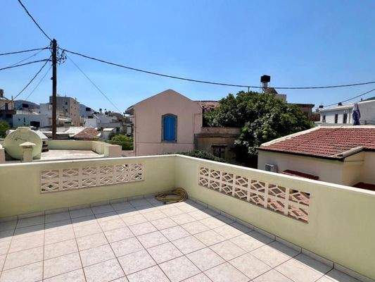 Kreta, Neapoli: Stadthaus mit Garten und Terrasse zu verkaufen