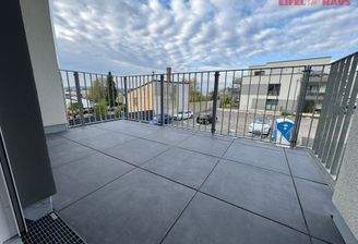 71917FF8-3383-4A06-B065-FC4AA0F6DCC2