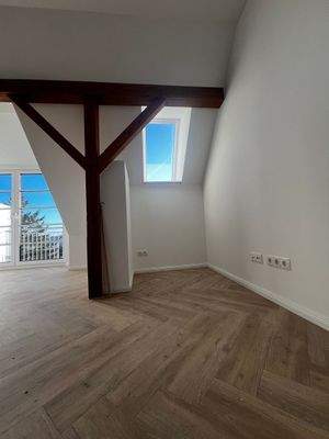 Helles Dachgeschosszimmer