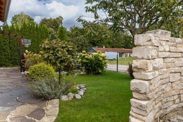 Modernes Familienhaus mit Traumgarten und Blick ins Grüne