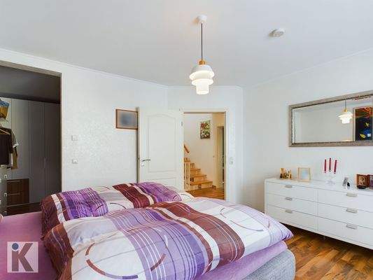 Elternschlafzimmer mit Ankleidezimmer