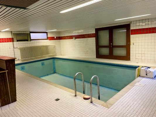 KG Schwimmbad.jpg