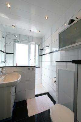 Badezimmer (DG links)