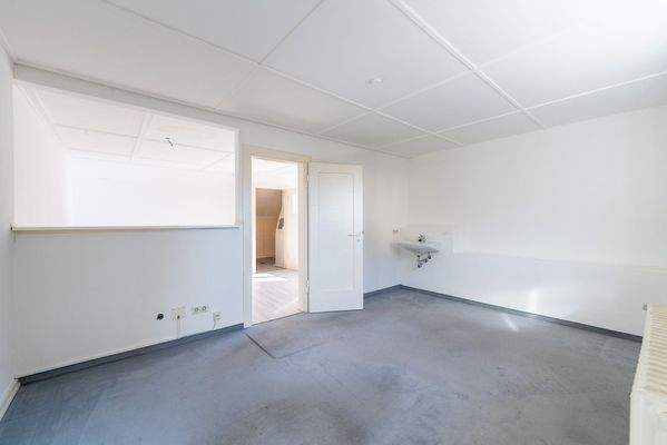 Zusätzliche Gewerbefläche: Zimmer 2 im 2. Obergeschoss