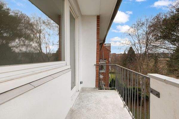 West-Balkon mit Blick ins Grün