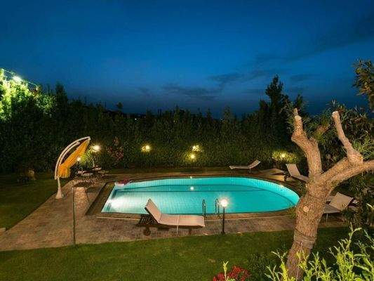 Kreta, Roussospiti: Einzigartige Villa mit separatem Apartment auf großem Grundstück mit Pool zu verkaufen