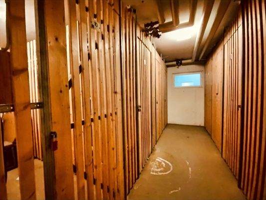 inklusive Kellerraum