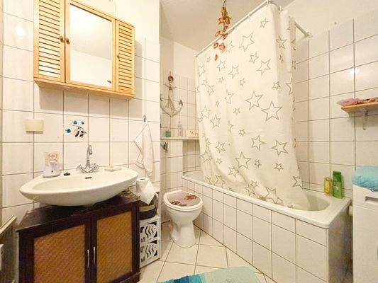 Das Badezimmer mit Waschmaschinenanschluss