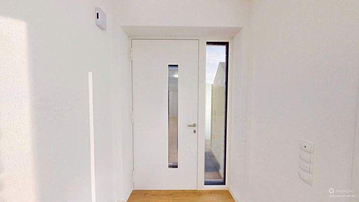 Eingangstür mit Spionglas