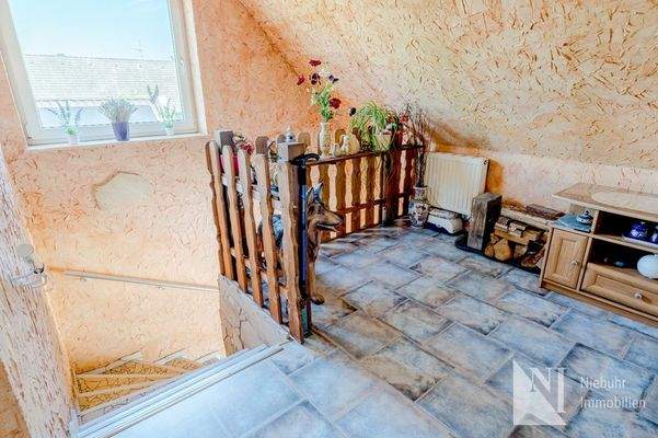 Vorflur /Treppe zur Wohnung im DG