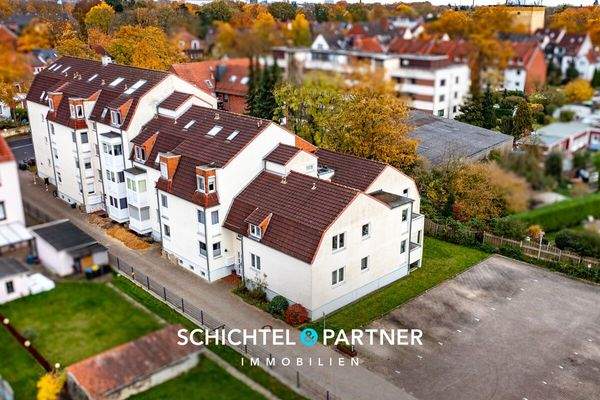 S&P | Rückansicht und Stellplätze