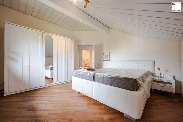 Schlafzimmer mit viel Stauraum