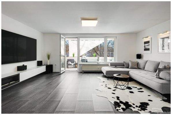 Wohnbereich mit Blick auf den Balkon