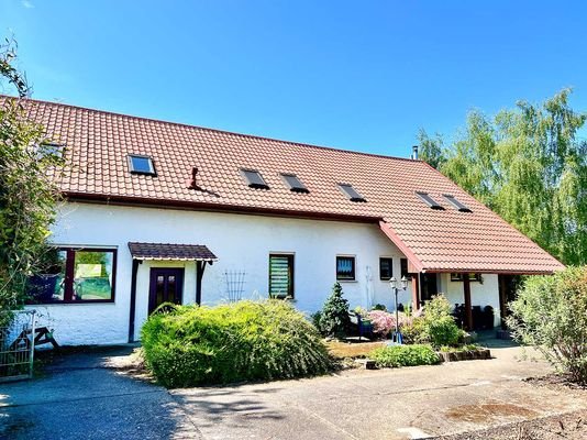 makellos 24a EFH Velgast - Eingang (li) zur ELW.jp
