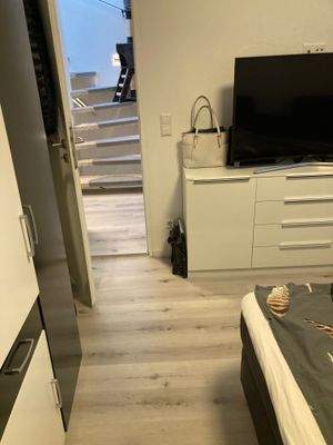 ... und der Blick vom Schlafen zum Flur ...