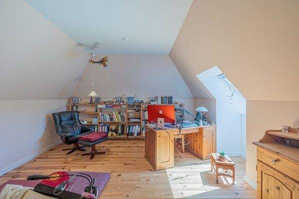 das Arbeitszimmer im OG 