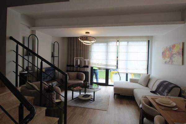 Triplex Villas with 4 Bedrooms in Istanbul Başakşehir