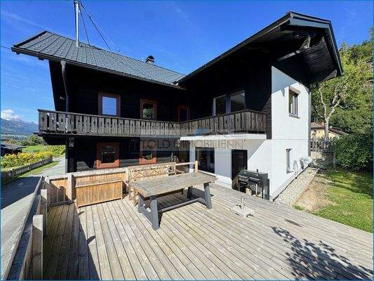 Terrasse und Hausansicht