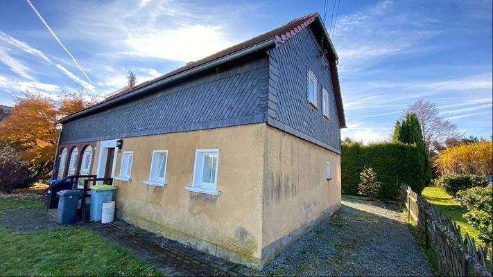 Seiten- und Frontansicht