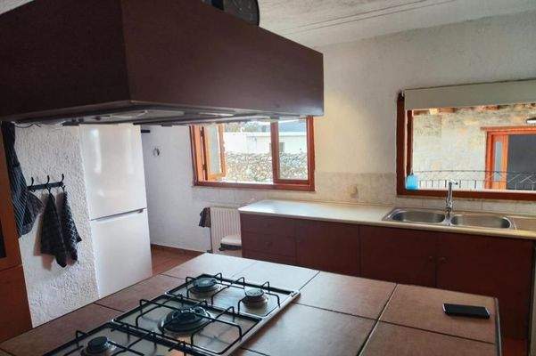 Kreta, Kavousi: Traditionelles Dorfsteinhaus mit Gästehaus zu verkaufen