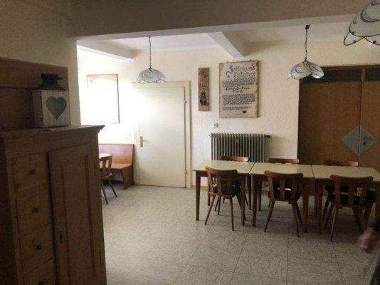 Nebenzimmermit Durchgang zumSaal