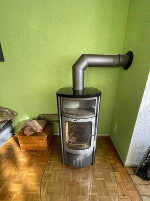 und ein Kaminofen ist auch vorhanden