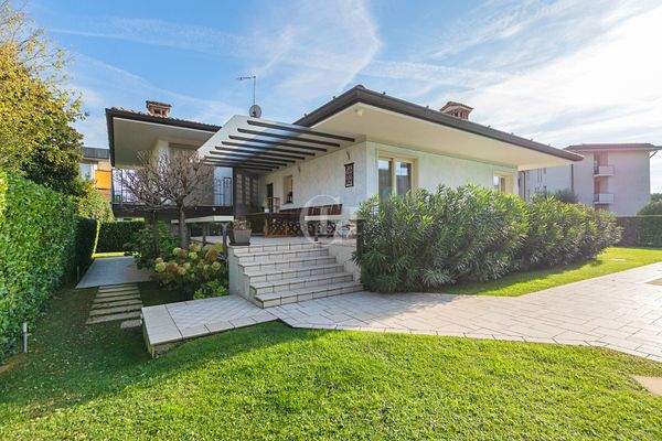 Veduta esterna villa