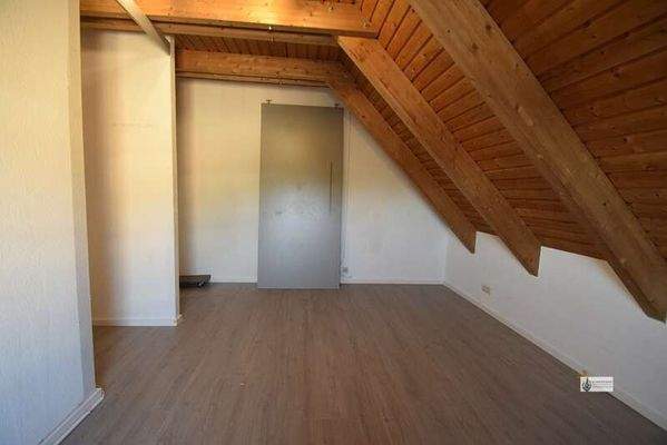 Der Boden im Schlafzimmer ist fast fertig