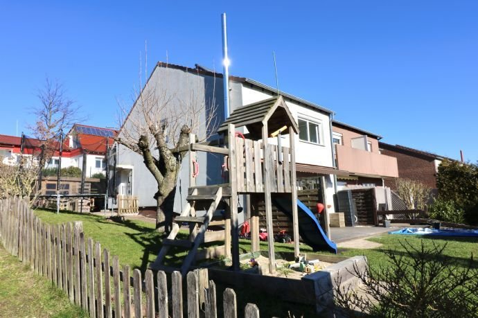 GROSSZÜGIGES REIHENENDHAUS  IN LÄNDLICHER REGION VON HEMER.