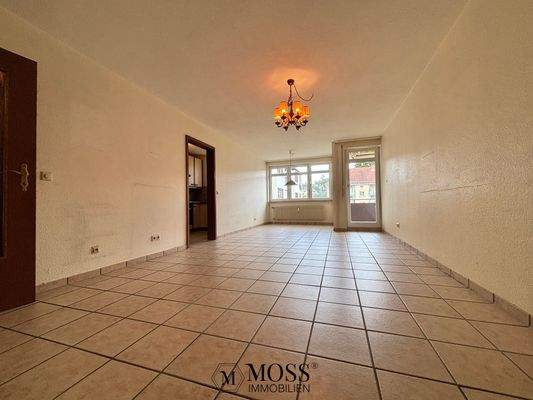 Wohnzimmer 1 mit Balkonzugang