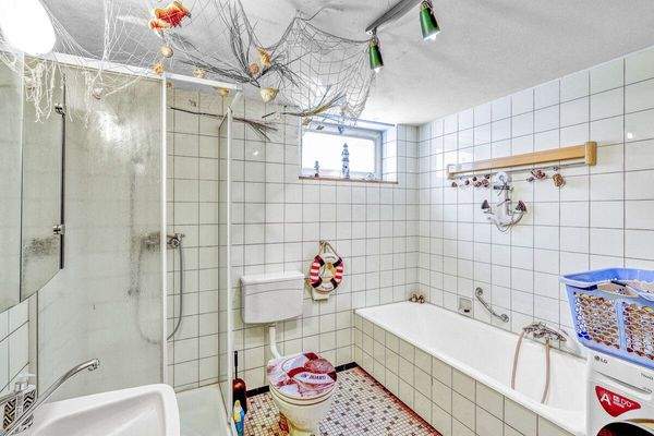 Zweites Badezimmer (KG)