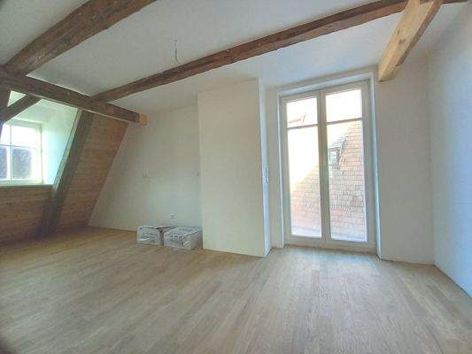 Küche mit Zugang zum Balkon