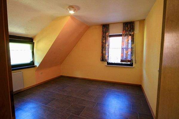 Schlafzimmer (Haus links)