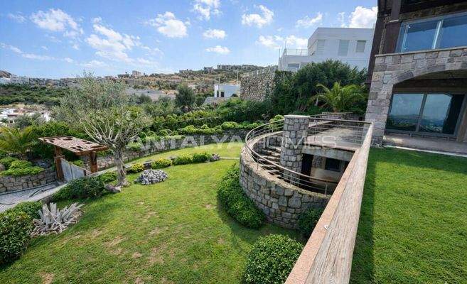 Elegant House with Marina Views in Bodrum Yalıkavak