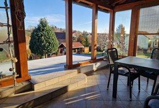 Ihr Lieblingsplatz:große Terrasse mit Blick in den Garten 
