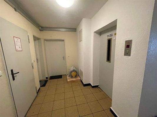 Wohnungseingang (Weitwinkelaufnahme)